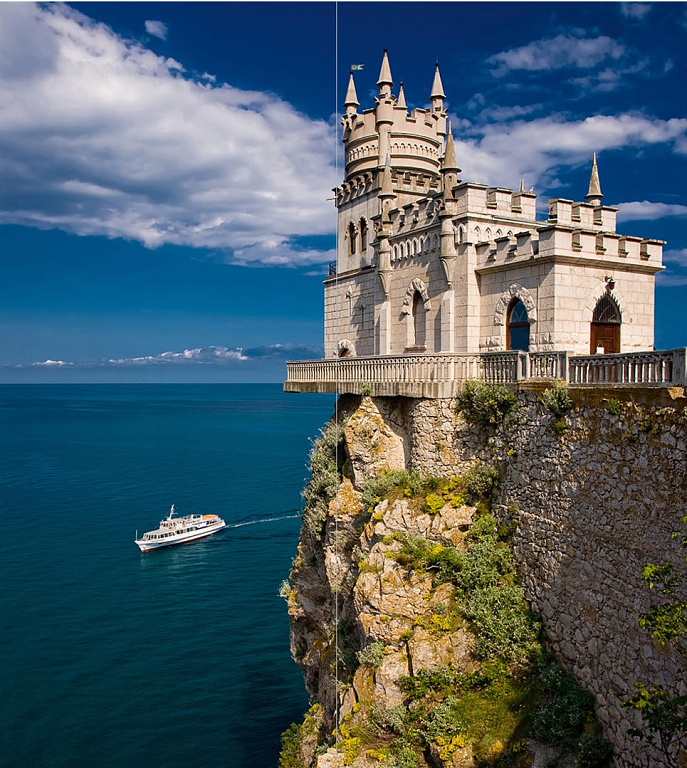 Ласточкино гнездо в Крыму вблизи